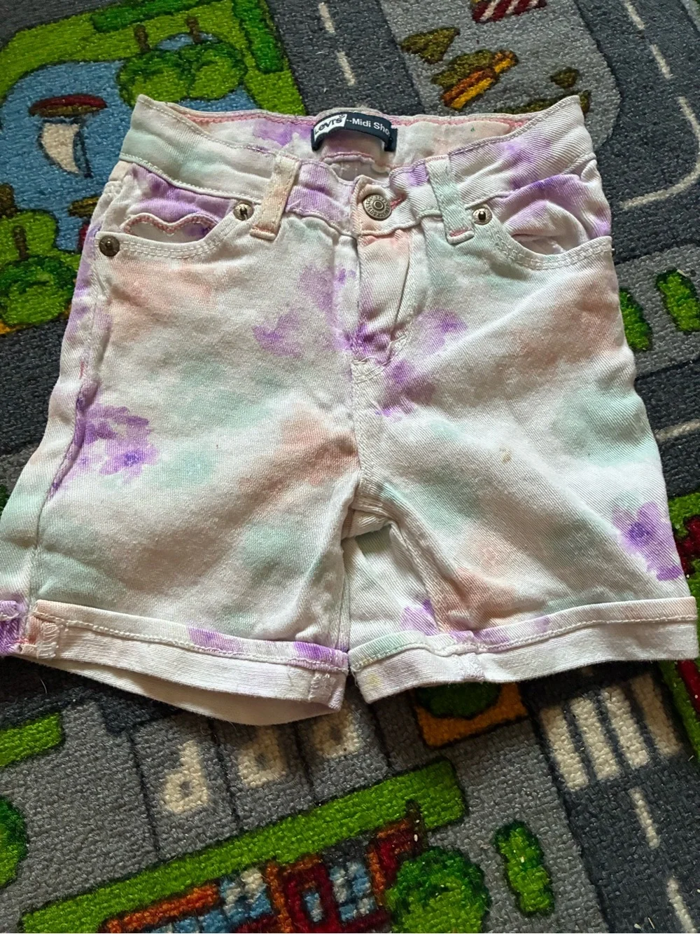Levi's Girls Tie-Dye Denim Shorts in Cream & Light Purple - Picture 2 of 2